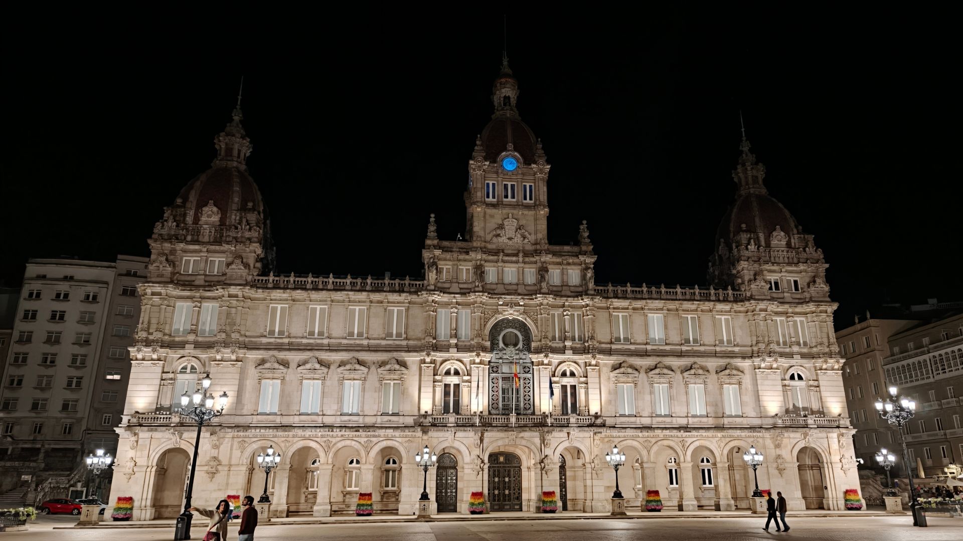 Maria Pita Square at night image